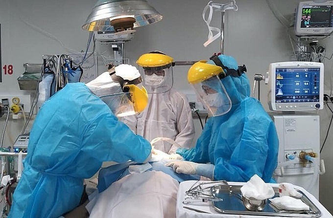 Sáng 28/8: Có 198.614 bệnh nhân COVID-19 khỏi; 985 ca đang thở máy và ECMO - Ảnh 1.