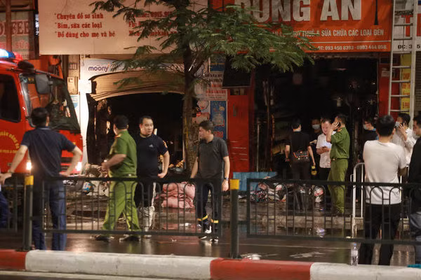 4 người tử vong trong vụ cháy lớn ở cửa hàng phố Tôn Đức Thắng