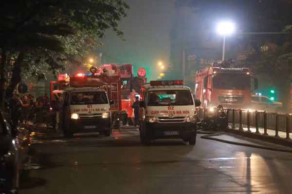 4 người tử vong trong vụ cháy lớn ở cửa hàng phố Tôn Đức Thắng