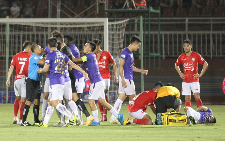 Trọng tài: Tôi cầm sẵn cả 2 thẻ sau pha vào bóng của Hoàng Thịnh - 2