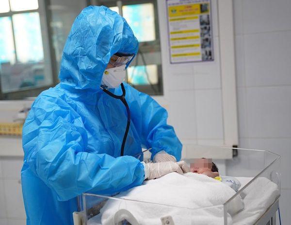 Khoảng 5% ca mắc COVID-19 ở Hà Nội là trẻ em, chuyên gia khuyến cáo cách bảo vệ trẻ - Ảnh 1.