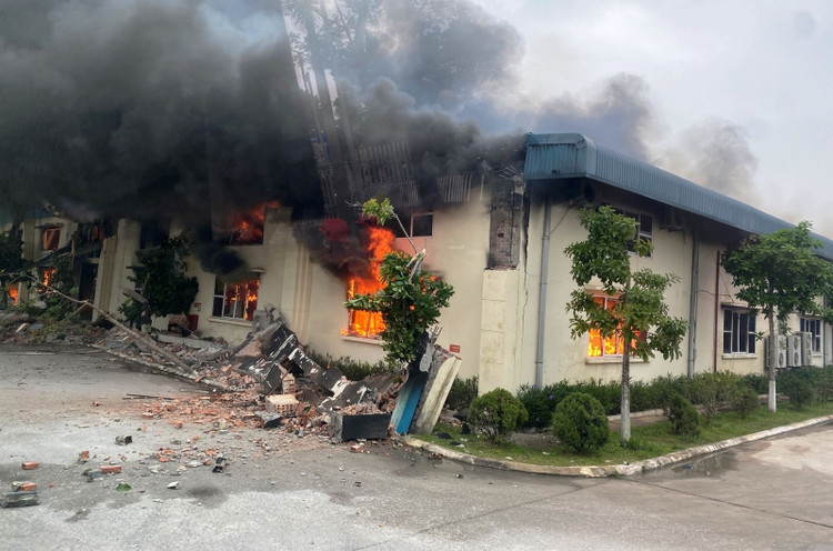 Cháy lớn thiêu rụi nhà xưởng tại công ty may ở Thanh Hóa