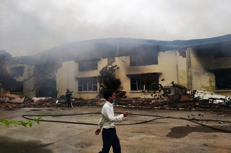 Cháy lớn thiêu rụi nhà xưởng tại công ty may ở Thanh Hóa