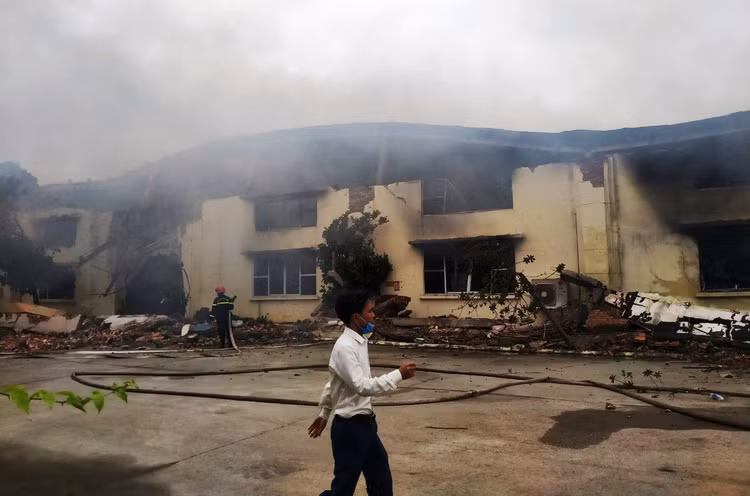 Cháy lớn thiêu rụi nhà xưởng tại công ty may ở Thanh Hóa