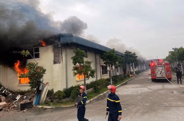 Cháy lớn thiêu rụi nhà xưởng tại công ty may ở Thanh Hóa