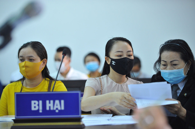 tiep vien hang khong bi mercedes tong anh 1