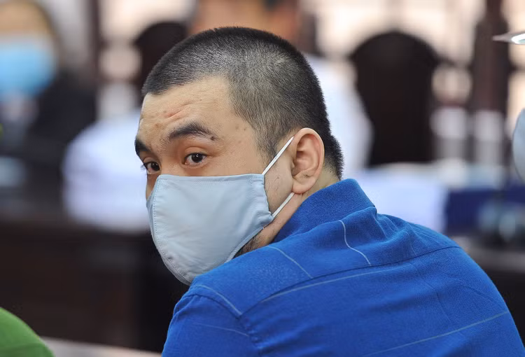 nu tiep vien hang khong bi mercedes tong anh 1