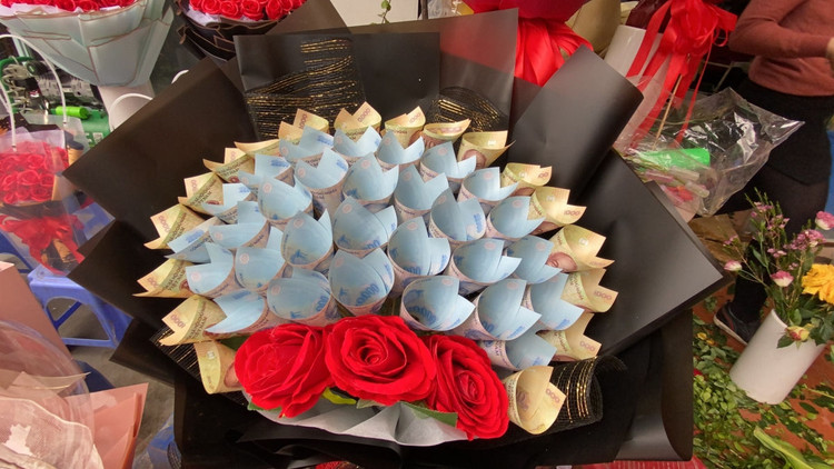 Nhiều mẫu hoa “độc lạ” dịp 8/3 ảnh 2