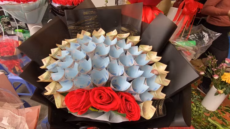 Nhiều mẫu hoa “độc lạ” dịp 8/3 ảnh 2