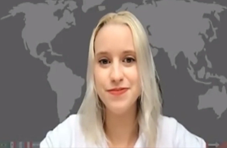 Cô Nicole Odishaw - Điều phối học thuật chương trình Maple Bear tại Hệ thống giáo dục Sunshine Maple Bear chia sẻ tại tọa đàm về kế hoạch triển khai môn học Công dân số trong năm học tới