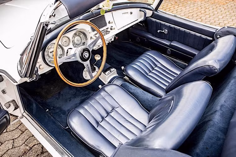 Những xe cổ siêu hiếm trên thế giới, đủ mua cả bộ sưu tập Rolls-Royce 2021 - 5