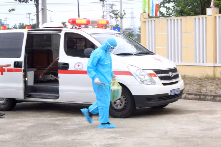 Một gia đình trốn về từ TPHCM, vượt chốt kiểm dịch vào Đà Nẵng - 1