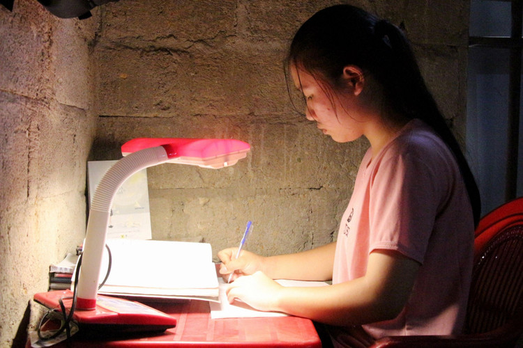 Cô gái mồ côi cha và quyết tâm viết tiếp ước mơ của mẹ - 2