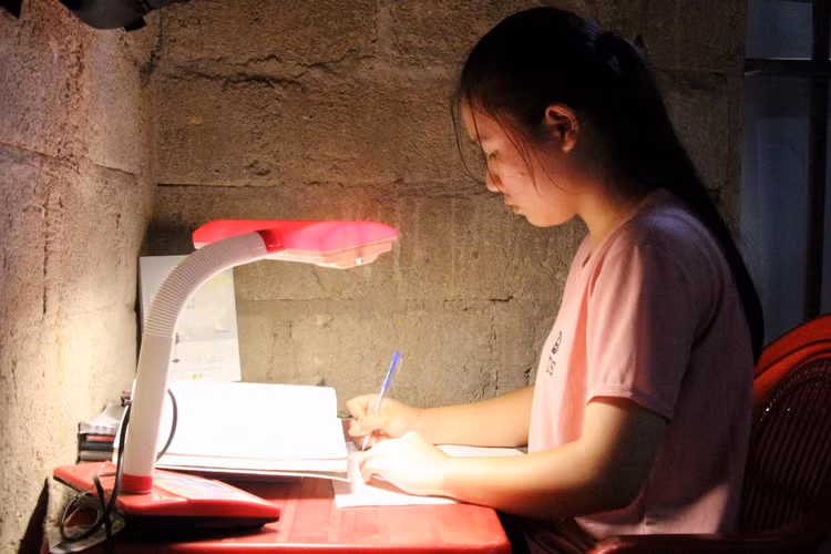 Cô gái mồ côi cha và quyết tâm viết tiếp ước mơ của mẹ - 2