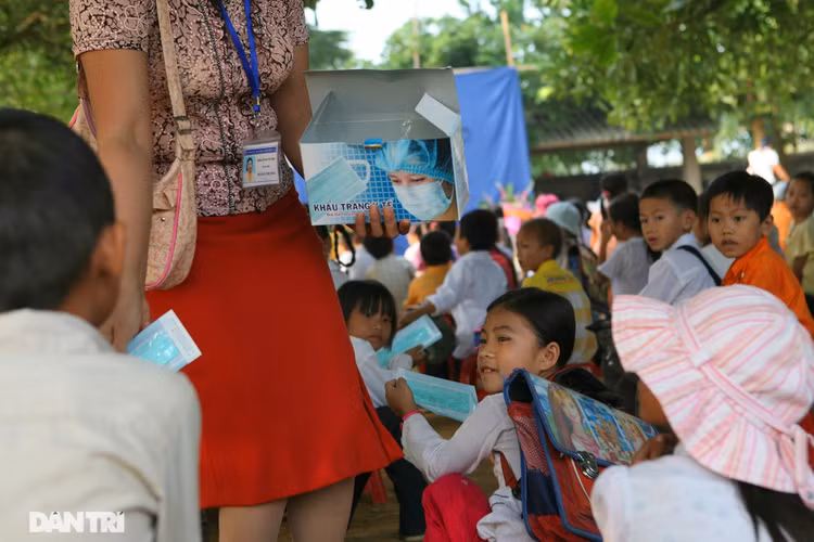 Nhìn lại Lễ khai giảng đặc biệt 12 năm trước trong đại dịch cúm A/H1N1 - 12