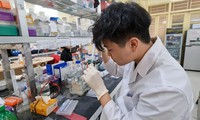 Đồng Ngọc Hà trong phòng thí nghiệm Ảnh:Ngọc Hà 