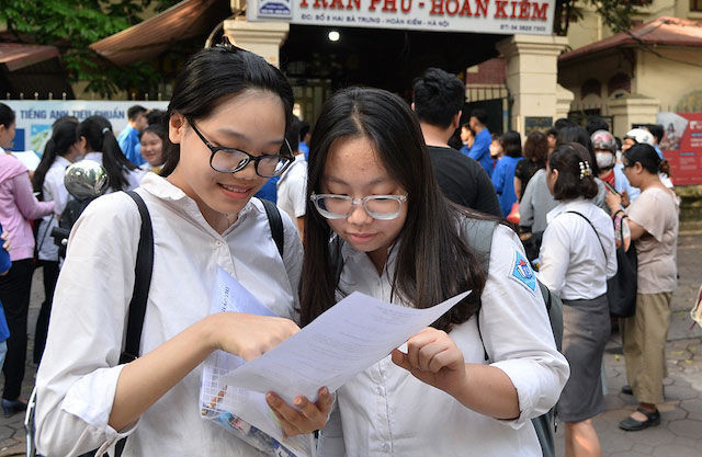 Hà Nội chốt phương án thi vào lớp 10: Bốn môn thi, ba nguyện vọng vào trường công lập ảnh 1