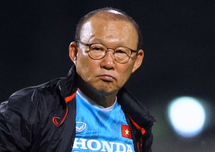 HLV Park: '5 doi thu deu manh hon Viet Nam' hinh anh