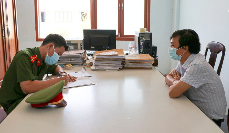 Hai pho giam doc so o Phu Yen bi khoi to anh 1