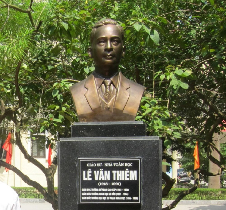 giao-su-le-van-thiem-mat-ngay-3-7-1991-tai-thanh-pho-ho-chi-minh.jpg