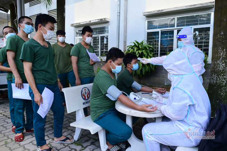 Đội tiêm vắc xin Covid-19 lưu động đầu tiên tại TP.HCM