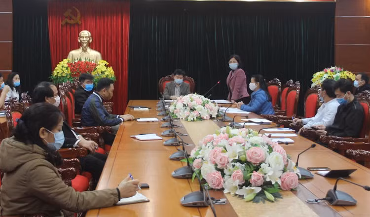 Hòa Bình phong tỏa nơi ở và làm việc của 2 ca Covid-19, các F1 trong đêm - 1