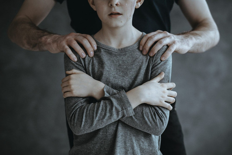 Toi so moi nguoi xa lanh neu noi ra minh tung bi lam dung anh 3