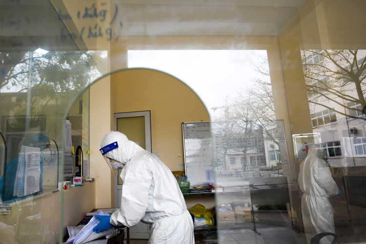 nu cong an mac Covid-19 chia se anh 1