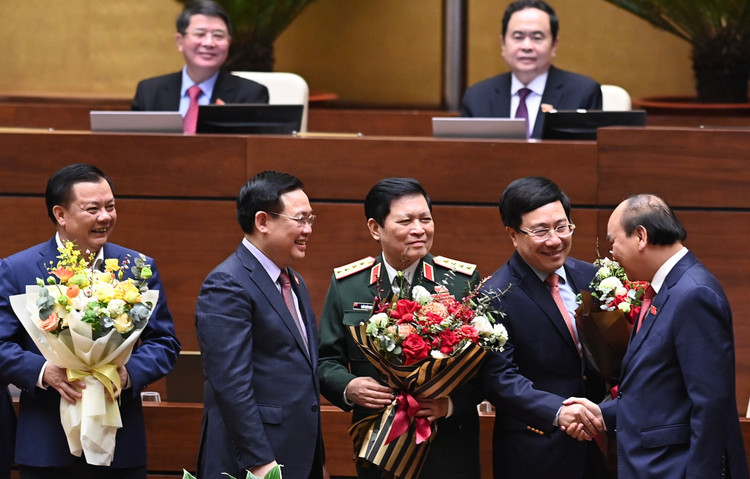 trinh mien nhiem hang loat thanh vien Chinh phu anh 1