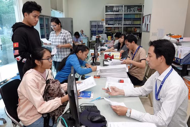 Thí sinh trúng tuyển làm thủ tục nhập học tại Trường ĐH Y dược TP.HC năm 2020 /// Đào Ngọc Thạch