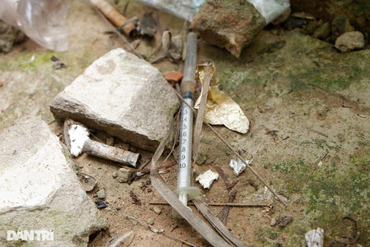 Cận cảnh phòng bay lắc ngay trong bệnh viện tâm thần gây chấn động - 2