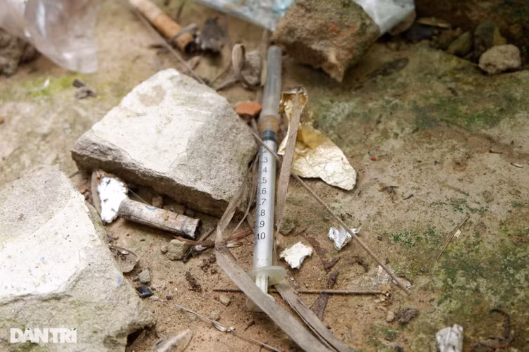 Cận cảnh phòng bay lắc ngay trong bệnh viện tâm thần gây chấn động - 2