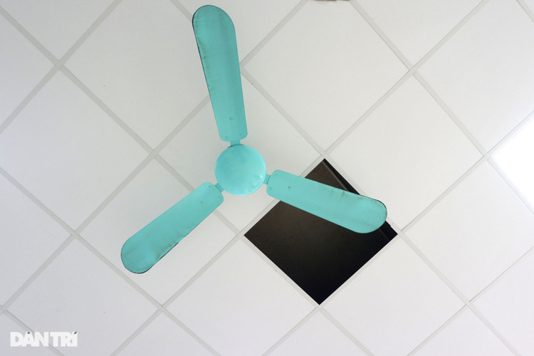 Cận cảnh phòng bay lắc ngay trong bệnh viện tâm thần gây chấn động - 6