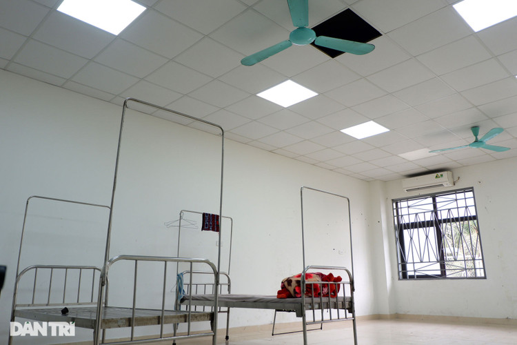 Cận cảnh phòng bay lắc ngay trong bệnh viện tâm thần gây chấn động - 3