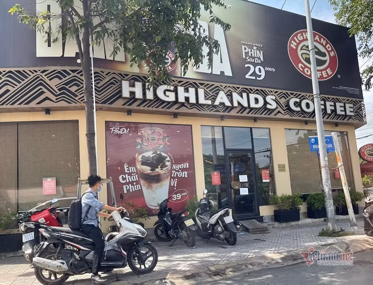 Thêm nhân viên bất động sản dương tính nCoV, Bình Dương khẩn tìm người