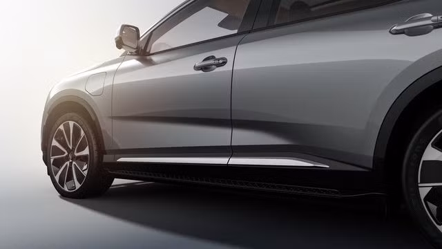 VF e35 cũng có 2 phiên bản Một cho phạm vi hoạt động 460 km và một là 510 km cho mỗi lần sạc. Hãng chưa công bố thông tin về tốc độ sạc nhưng nhiều khả năng VF e35 cũng sẽ trang bị công nghệ sạc nhanh.