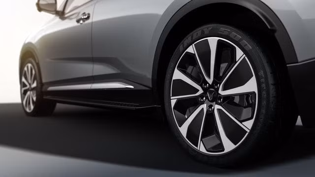 VinFast VF e35 và slogan Giá cả cạnh tranh, Công nghệ hàng đầu ảnh 8