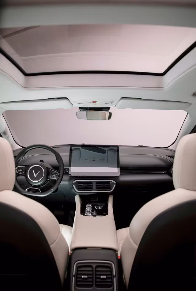 VinFast VF e35 và slogan Giá cả cạnh tranh, Công nghệ hàng đầu ảnh 10