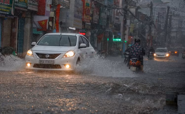 TP.HCM mua toi troi anh 2