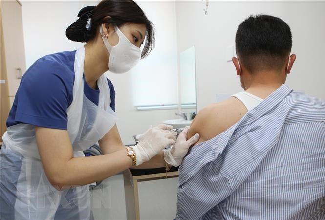 Nhieu tap doan lon cua Han Quoc tu tiem vaccine COVID-19 cho nhan vien hinh anh 1