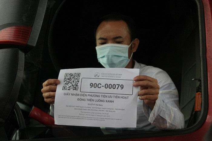 phương tiện mất 12 tiếng qua chốt ở hà nội dù có thẻ ưu tiên “luồng xanh"