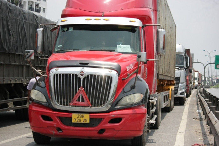 phương tiện mất 12 tiếng qua chốt ở hà nội dù có thẻ ưu tiên “luồng xanh"