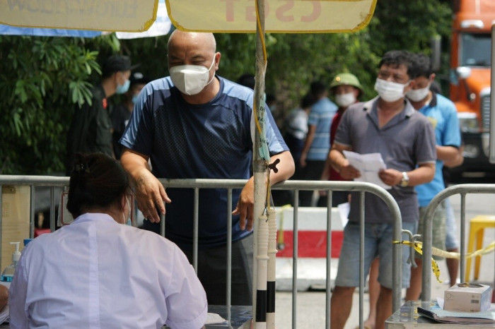 phương tiện mất 12 tiếng qua chốt ở hà nội dù có thẻ ưu tiên “luồng xanh"