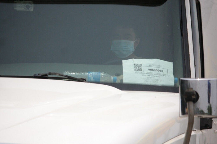 phương tiện mất 12 tiếng qua chốt ở hà nội dù có thẻ ưu tiên “luồng xanh"