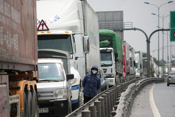 phương tiện mất 12 tiếng qua chốt ở hà nội dù có thẻ ưu tiên “luồng xanh"