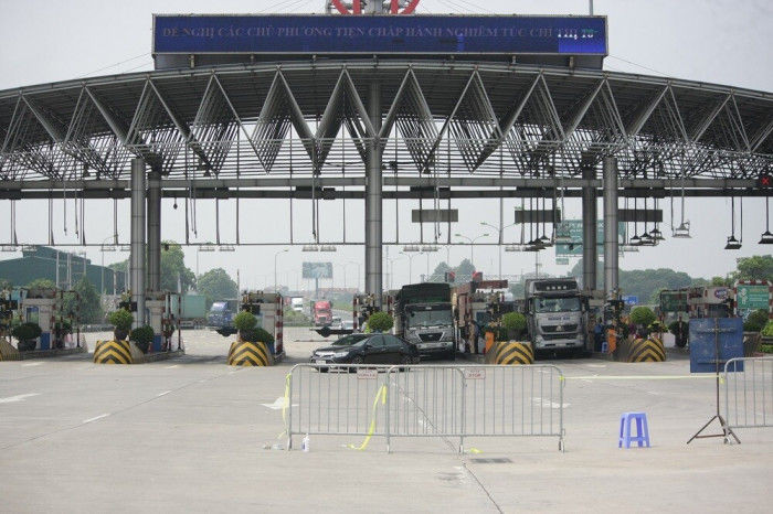 phương tiện mất 12 tiếng qua chốt ở hà nội dù có thẻ ưu tiên “luồng xanh"