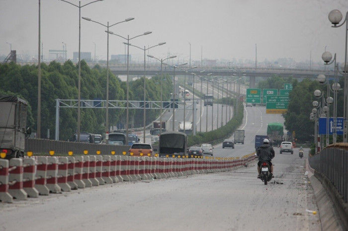 phương tiện mất 12 tiếng qua chốt ở hà nội dù có thẻ ưu tiên “luồng xanh"