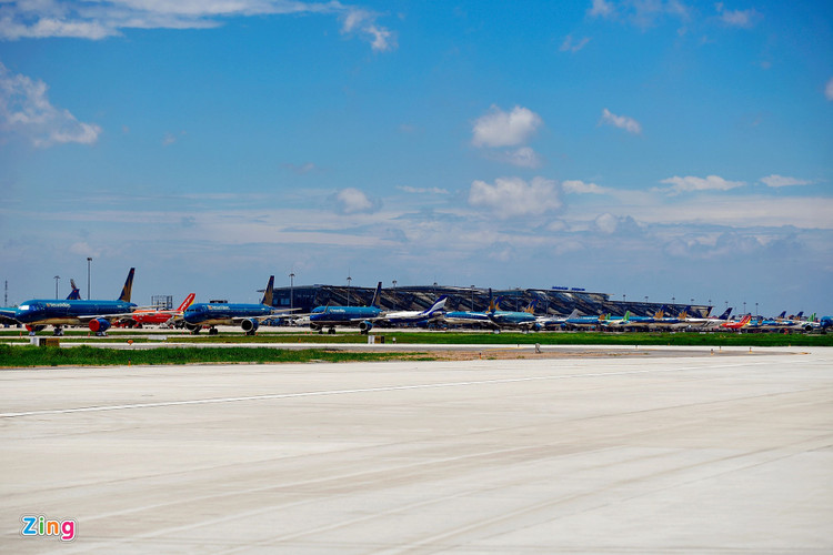 May bay do ngap san bay Noi Bai anh 2