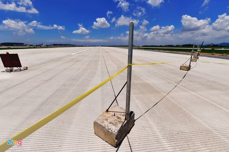 May bay do ngap san bay Noi Bai anh 1
