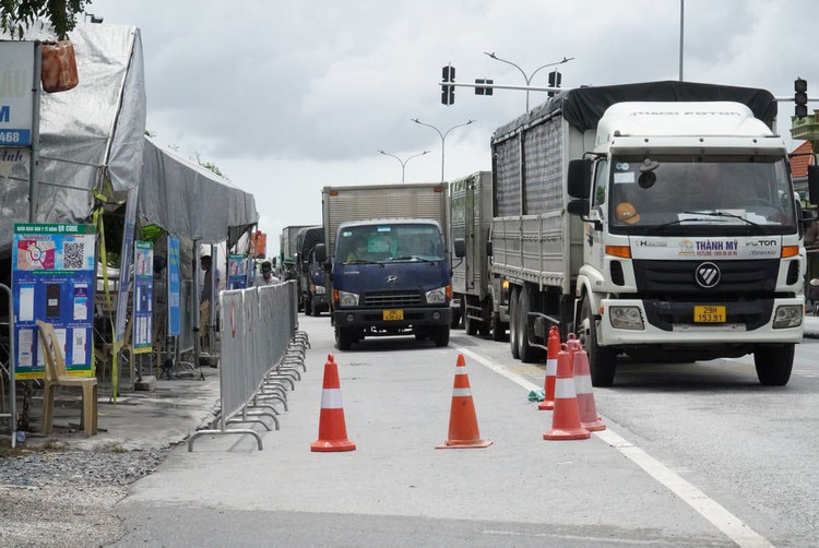 Xe vào Hải Phòng dán logo 3 cấp độ, Quảng Ninh không chấp nhận test nhanh - 1